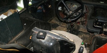 Policejní honička, opilý zloděj prchal s traktorem!