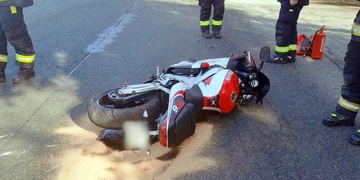 Další střet osobního vozu s motocyklem