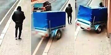 Chodce smetl odpojený přívěsný vozík, muž utrpěl těžká zranění a musel pro něj letět záchranářský vrtulník