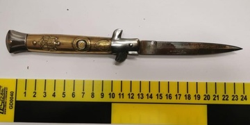 Ženu zbil, pak jí přiložil nůž ke krku a vyhrožoval podřezáním