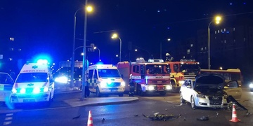 Nehoda se zraněním a požár současně na Lochotíně