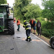 Střet traktoru s osobním vozem