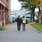 Výbuch plynu na Jateční ulici zranil policistu, hasiče a plynaře