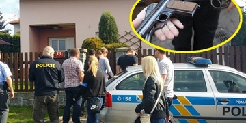 Obchodník se zbraněmi přespal v cele a dnes ho čekala domovní prohlídka