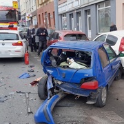 Hromadná dopravní nehoda komplikuje provoz na Slovanech