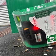Zlost si vybil na přístroji určenému k záchraně životů