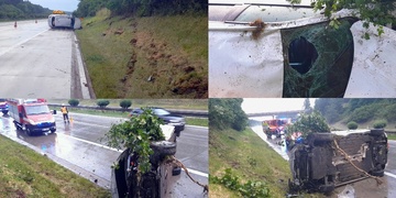Převrácené auto na dálnici