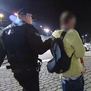 Agresivního muže na nádraží museli zpacifikovat strážníci