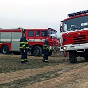Hasiči opět bojují s požárem trávy