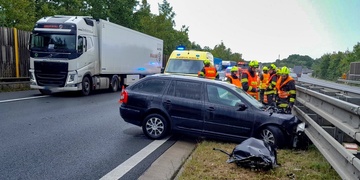 Střet osobního vozu s kamionem na dálnici D5