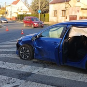 Mladá řidička se plně nevěnovala řízení a způsobila tak dopravní nehodu