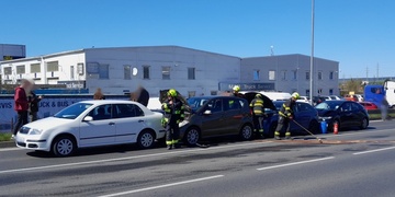 Hromadná nehoda na obchvatu Plzně a další u Kokořova