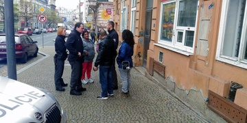 Zdrogovaný syn zaútočil na Americké na matku nožem