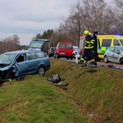Čelní střet dvou vozidel u Nezbavětic