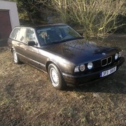 Nyní prosíme o pomoc my: Pátráme po tomto BMW odcizeném dnes v noci!