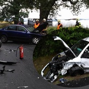 Nehoda tří osobních vozů si vyžádala dva zraněné