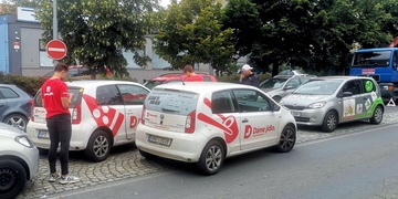 Střet dvou aut téže firmy rozvážející jídlo