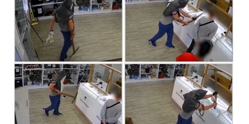 Celé video zběsilého útoku krumpáčem