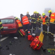 Vrtulník transportoval zraněného muže a teprve čtyřleté dítě