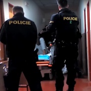 Silně opilý muž řádil v nemocnici