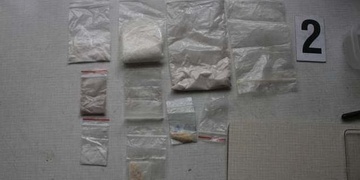 Při rozsáhlé akci zadrželi kriminalisté čtyři dealery pervitinu, jeden byl i ozbrojený