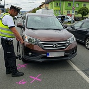 Chlapec vběhl přímo před přijíždějící auto