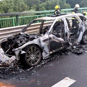 Auto začalo za jízdy hořet