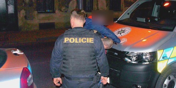 Zfetovaný doma ukradl auto a vyjel na výlet