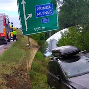 Na D5 havarovalo auto s polskou rodinou