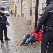 Opilci v centru Plzně