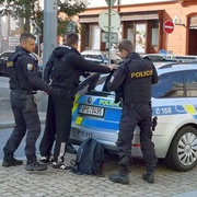 Ne moc chytrý řidič se zákazem řízení vjel do zákazu vjezdu