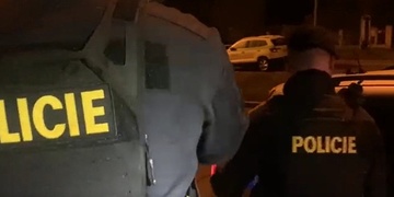 „Ta hlídka policajtů je úplně zfetovaná!“