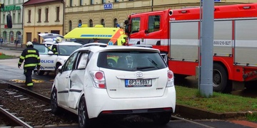 Střet tramvaje s autem zablokoval linku č. 2