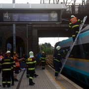 Požár zastavil Pendolino v Plzni, cestující byli evakuováni