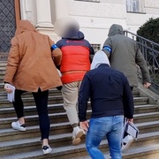 Zažila několik měsíců bití, věznění, znásilňování a nucení k sebepoškozování