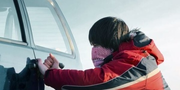 Parta dětí kradla auto, nejmladšímu bylo 10 let!