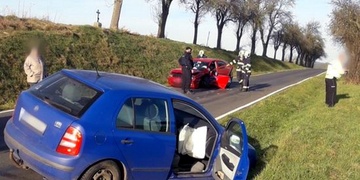 Seniorka bourala při předjíždění jezdkyně na koni