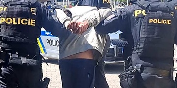 Policisté v Plzni o víkendu řešili nejen sérii krádeží, ale dokonce i loupež
