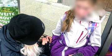 Na Americké třídě začala kolabovat školačka