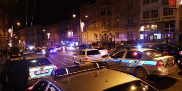 Tento víkend Rumuni opakovaně v centru bili lidi a neváhali útočit i na ženy