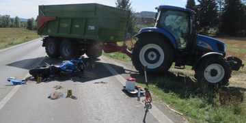 Motocyklista po převozu do nemocnice bohužel zraněním podlehl
