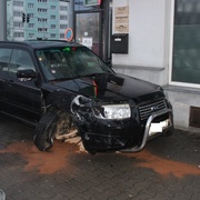 Na Rokycanské jak na kluzišti – 400 l nafty na zemi a bouralo se