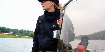 Policistka s kolegou zachránili život muži i jeho psovi