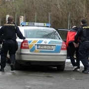 Další incident se zbraní na ubytovně a opět Bory