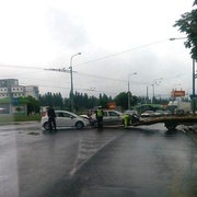 Nehoda na Jateční i vozidlo na dálnici D5 v protisměru