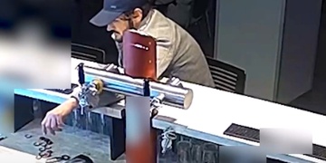 Poznáte zloděje z baru?