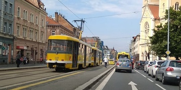Tatínek umíral v tramvaji na zemi