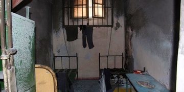 Na Borech se vězeň zabarikádoval v cele, kterou následně i zapálil