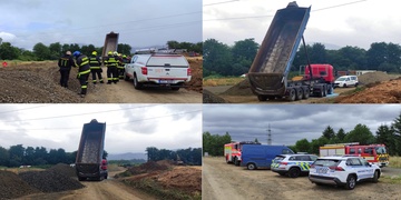 Nákladní automobil zavadil o vedení vysokého napětí, začala hořet kola a řidič byl zasažen elektrickým proudem