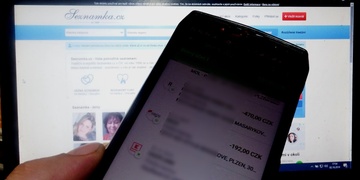 Přišla o peníze i nápadníka